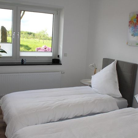 Gaestezimmer Bergerhof - Ankommen Und Wohlfuehlen Neuss Bagian luar foto