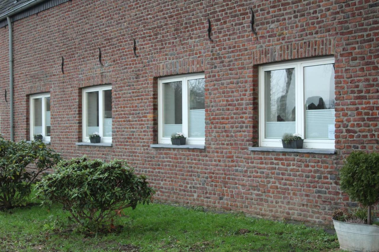 Gaestezimmer Bergerhof - Ankommen Und Wohlfuehlen Neuss Bagian luar foto